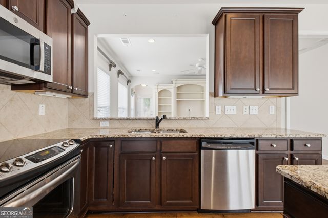 6201 Longleaf Drive, Hoschton, GA 30548