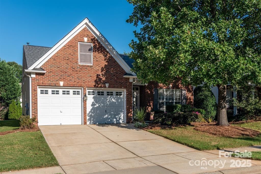 6423 Ridgeview Commons Drive, Charlotte, NC 28269