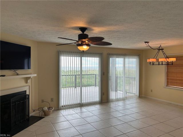 404 N First St Apt B, Hampton, VA 23664