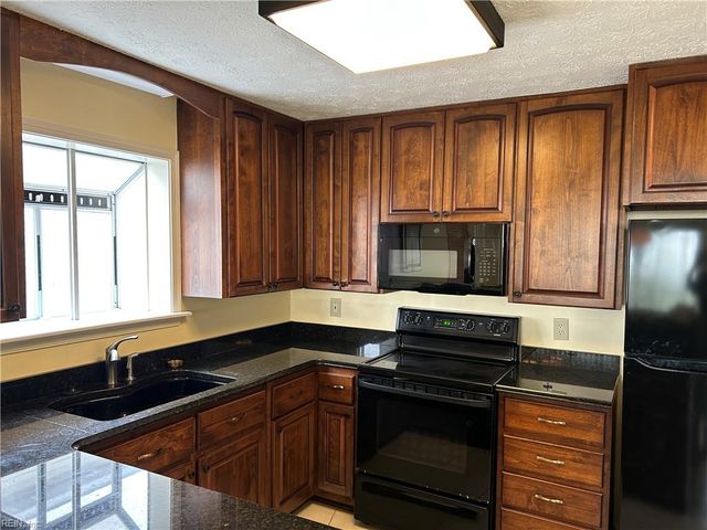404 N First St Apt B, Hampton, VA 23664
