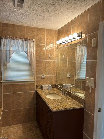 404 N First St Apt B, Hampton, VA 23664