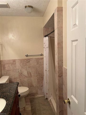 404 N First St Apt B, Hampton, VA 23664