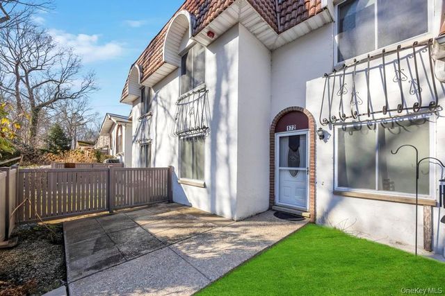 172 Skyline Drive, Coram, NY 11727