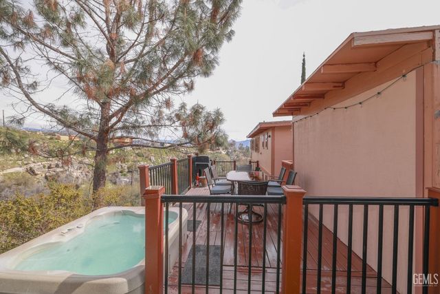 204 Tillie Creek Road, Wofford Heights, CA 93285