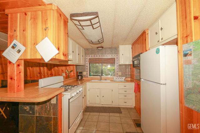 204 Tillie Creek Road, Wofford Heights, CA 93285