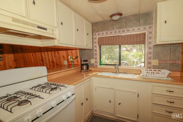 204 Tillie Creek Road, Wofford Heights, CA 93285