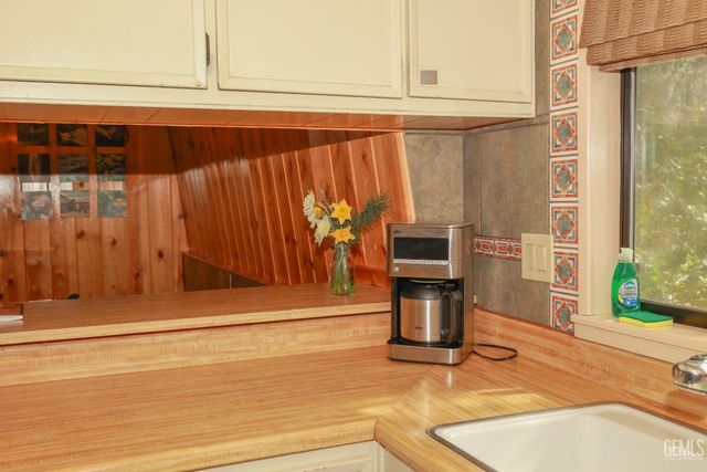 204 Tillie Creek Road, Wofford Heights, CA 93285