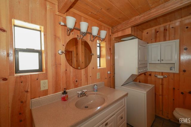 204 Tillie Creek Road, Wofford Heights, CA 93285