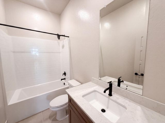 2246 N Marion Avenue, Clovis, CA 93619