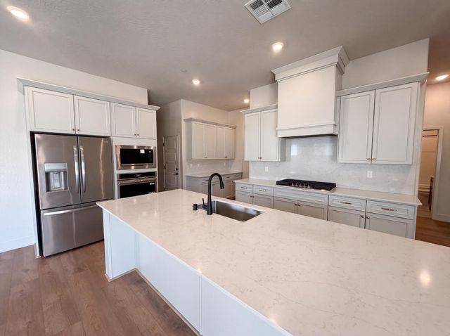2246 N Marion Avenue, Clovis, CA 93619