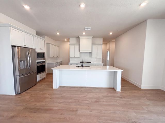 2246 N Marion Avenue, Clovis, CA 93619