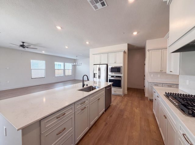 2246 N Marion Avenue, Clovis, CA 93619