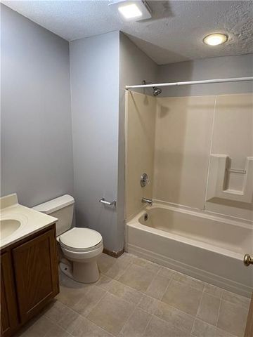 2114 Murray Ave 2nd floor, Squirrel Hill, PA 15217