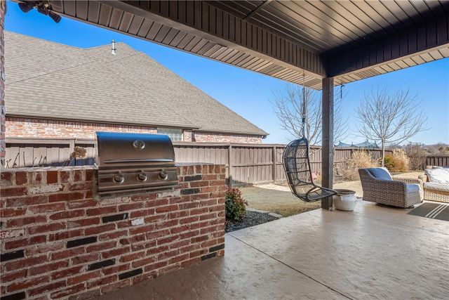 6215 S 26th Street, Rogers, AR 72758