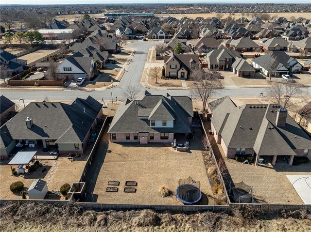 6215 S 26th Street, Rogers, AR 72758