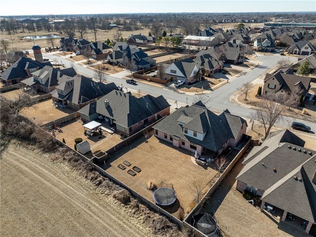 6215 S 26th Street, Rogers, AR 72758