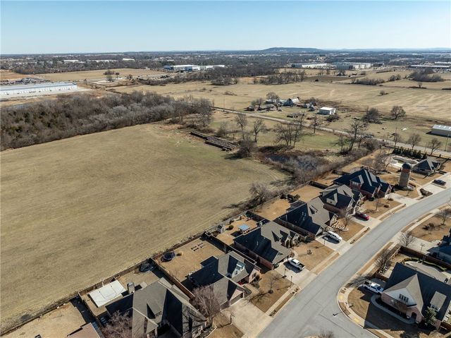 6215 S 26th Street, Rogers, AR 72758