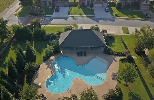 6215 S 26th Street, Rogers, AR 72758