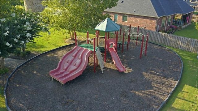 6215 S 26th Street, Rogers, AR 72758