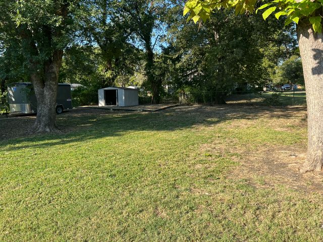 603 N Denton Avenue, Justin, TX 76247