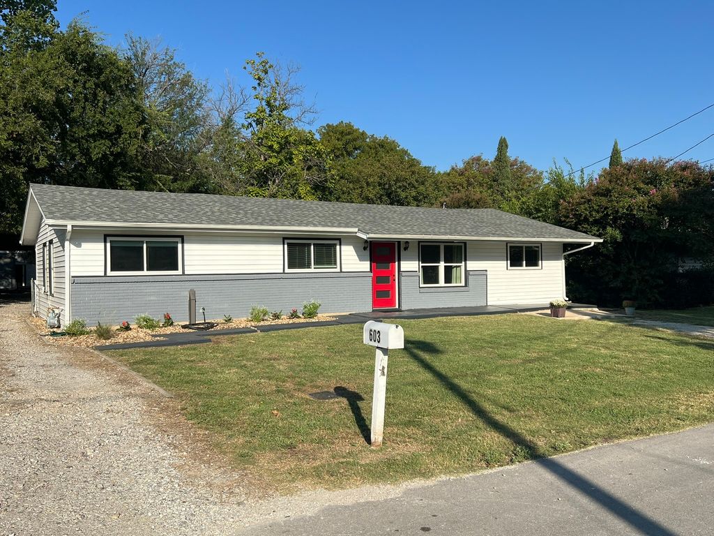 603 N Denton Avenue, Justin, TX 76247