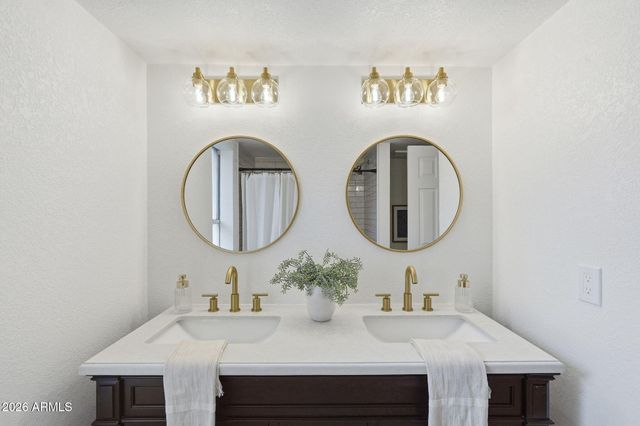 845 N OAK Court, Chandler, AZ 85226