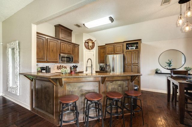 111 Goldfinch Ct, Richwood, TX 77531