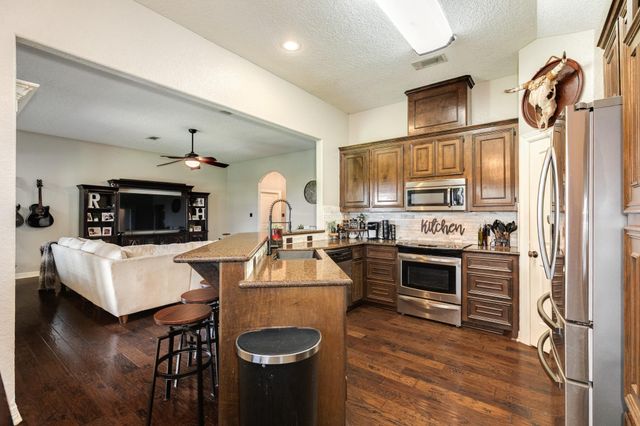 111 Goldfinch Ct, Richwood, TX 77531
