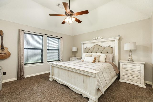 111 Goldfinch Ct, Richwood, TX 77531