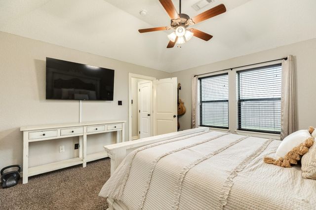 111 Goldfinch Ct, Richwood, TX 77531