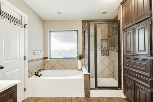 111 Goldfinch Ct, Richwood, TX 77531