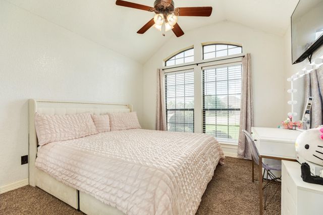 111 Goldfinch Ct, Richwood, TX 77531