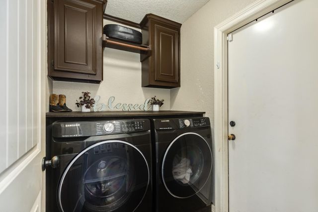 111 Goldfinch Ct, Richwood, TX 77531