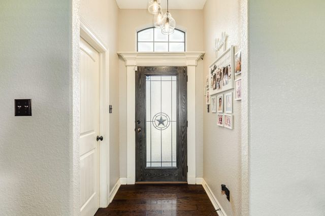 111 Goldfinch Ct, Richwood, TX 77531
