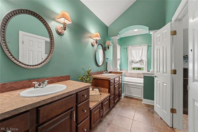 11780 Ascot Lane, Chagrin Falls, OH 44023