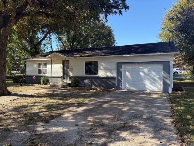 220 Wright Street, Lonoke, AR 72086