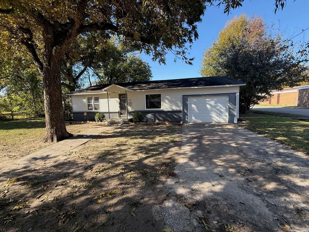 220 Wright Street, Lonoke, AR 72086