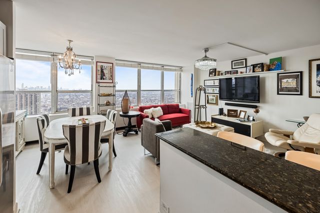 655 W IRVING PARK Road 5315, Chicago, IL 60613