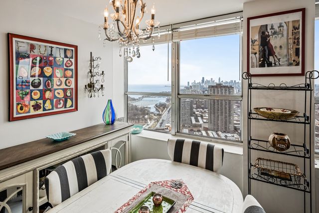 655 W IRVING PARK Road 5315, Chicago, IL 60613