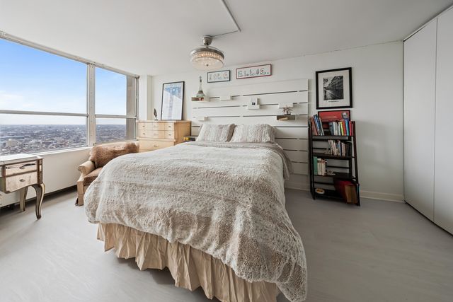 655 W IRVING PARK Road 5315, Chicago, IL 60613