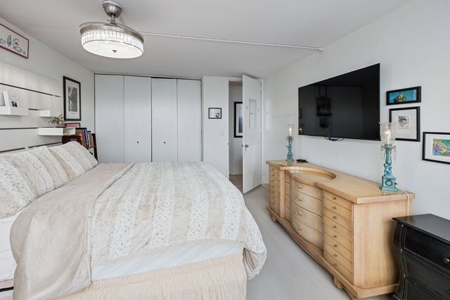 655 W IRVING PARK Road 5315, Chicago, IL 60613