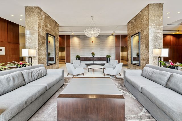 655 W IRVING PARK Road 5315, Chicago, IL 60613