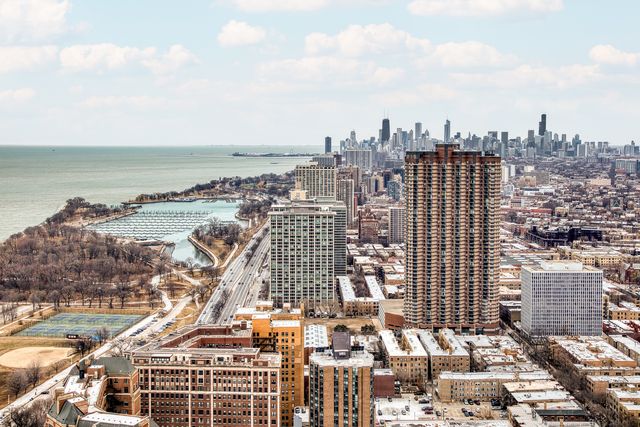 655 W IRVING PARK Road 5315, Chicago, IL 60613