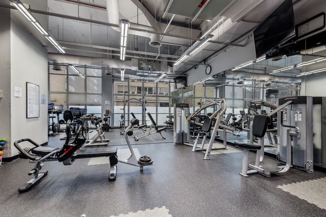 655 W IRVING PARK Road 5315, Chicago, IL 60613