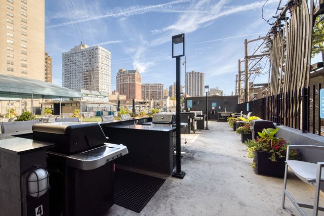 655 W IRVING PARK Road 5315, Chicago, IL 60613