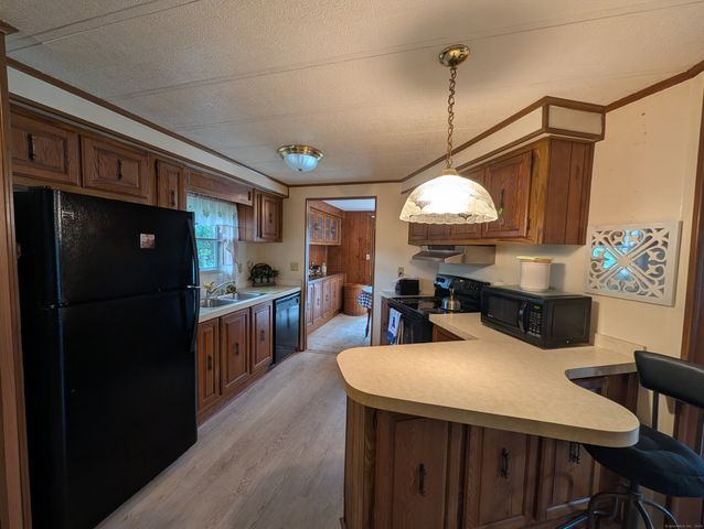 68 Woodland Park, Shelton, CT 06484