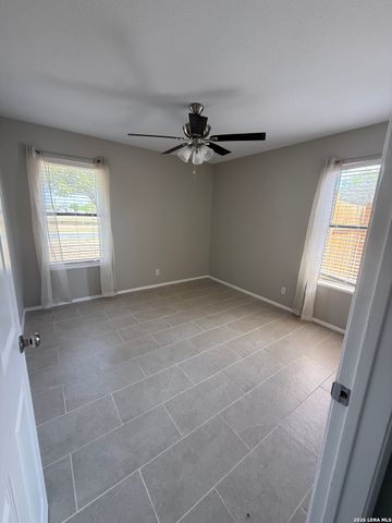 809 8th, Floresville, TX 78114