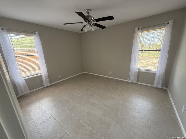 809 8th, Floresville, TX 78114