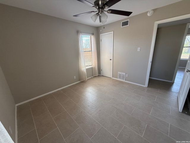809 8th, Floresville, TX 78114