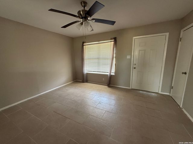 809 8th, Floresville, TX 78114